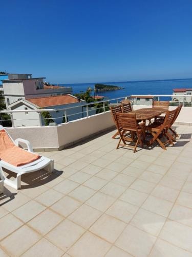 Villa Lyudmila Hotel in Ulcinj Municipality