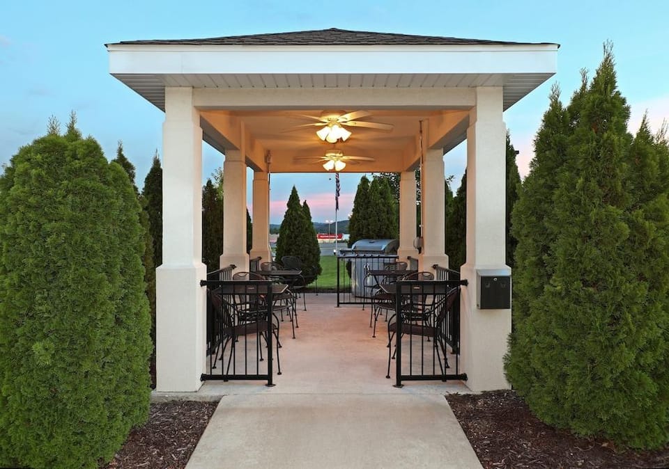 Candlewood Suites Fayetteville – University of Arkansas by IHG Hotel in Fayetteville