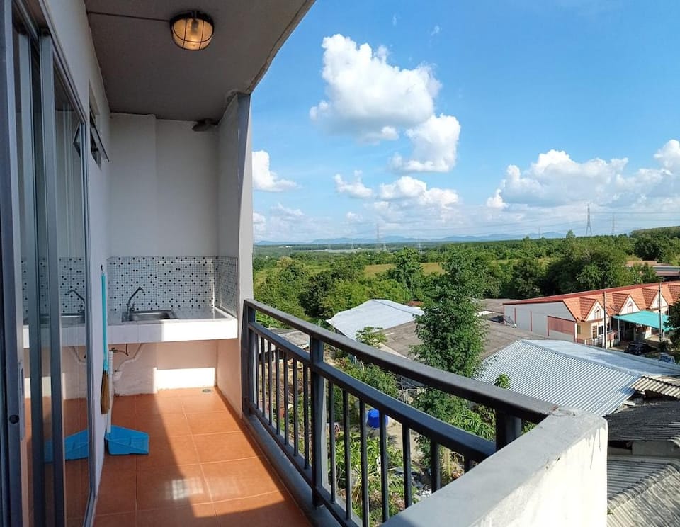 Room 9 Residence - Adult Only Hotel in Chon Buri Changwat