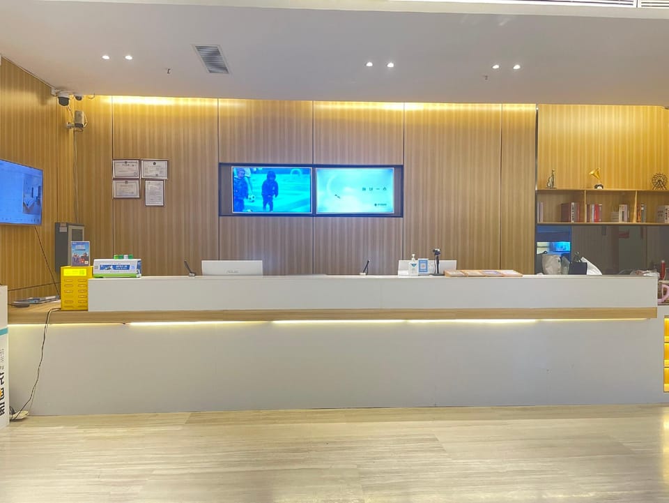 City Comfort Inn Kunming New Luosiwan International Trade City Hotel in China