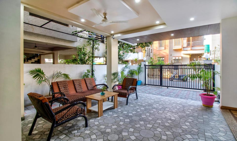 Itsy Hotels Shri Guru Service Apartment Hotel in Maharashtra