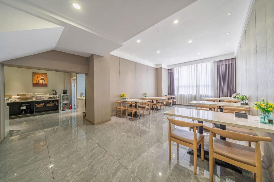 Qingmu Select Hotel （Zhenjiang Dantu South Station Baolong Plaza Store) Hotel in Jiangsu