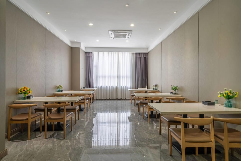 Qingmu Select Hotel （Zhenjiang Dantu South Station Baolong Plaza Store) Hotel in Jiangsu