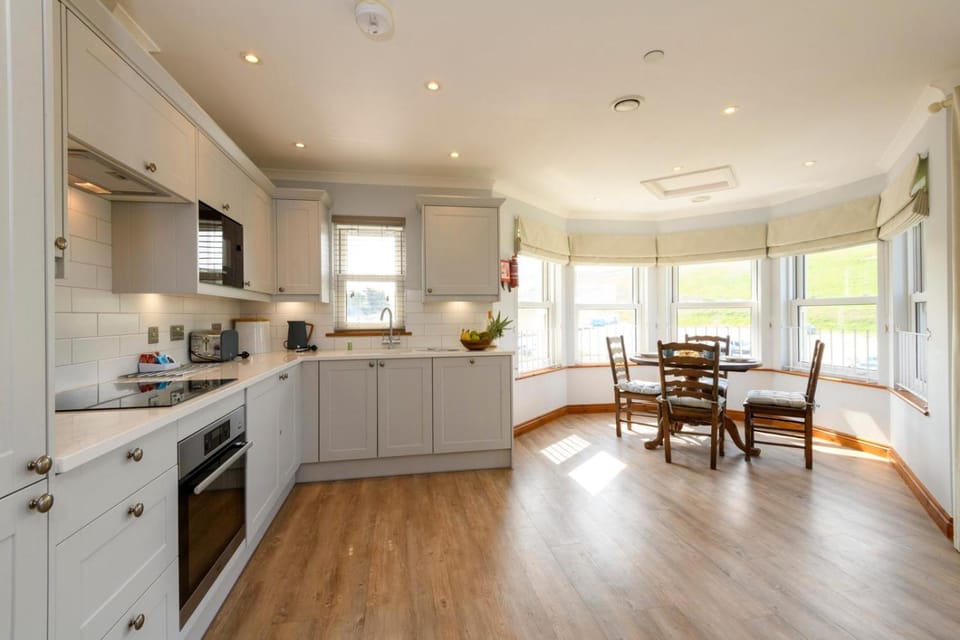 Beachcombers Apartments Hotel in England