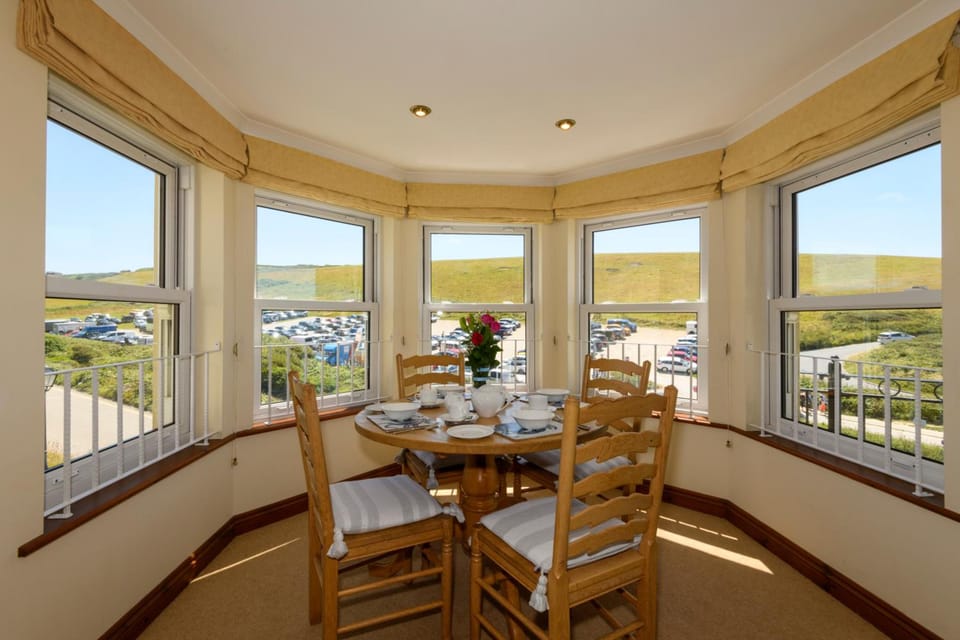 Beachcombers Apartments Hotel in England