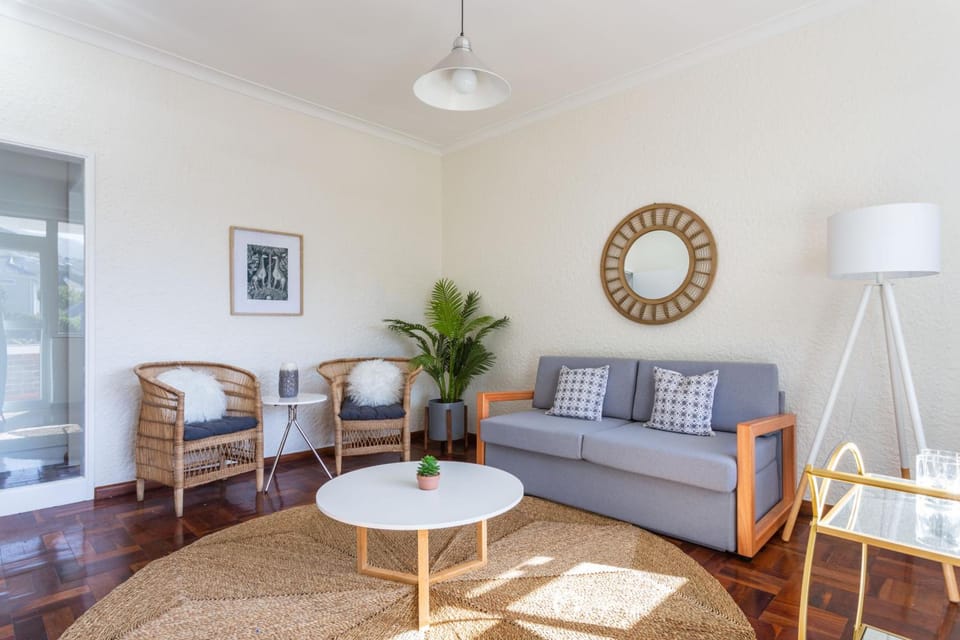 Woodlands Apartments Hotel in Camps Bay