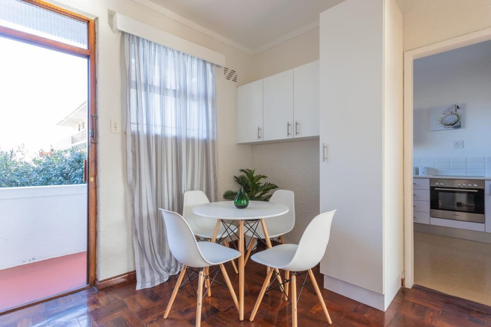 Woodlands Apartments Hotel in Camps Bay