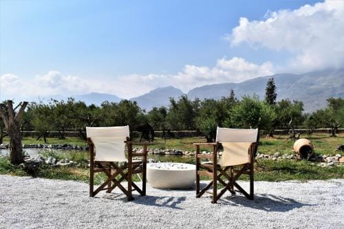 Villas and apartments on a private farm, only 1 km away from the beach! Hotel in Crete