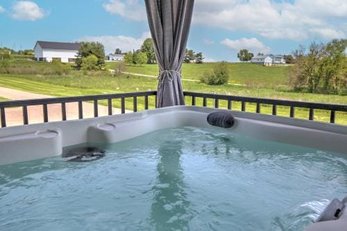 Premier Cottages by Amish Country Lodging Hotel in Ohio