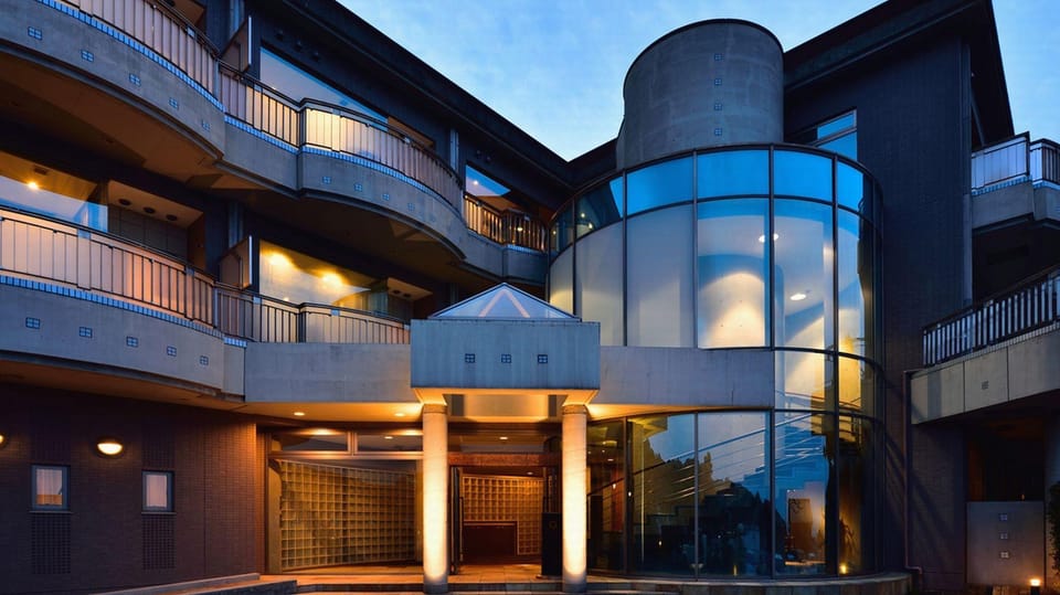 Auberge Fontaine Bleau Atami Hotel in Shizuoka Prefecture
