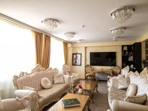 Shared lounge/TV area