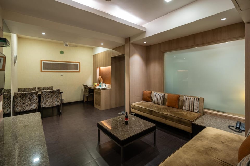 GCC Hotel and Club Hotel in Maharashtra