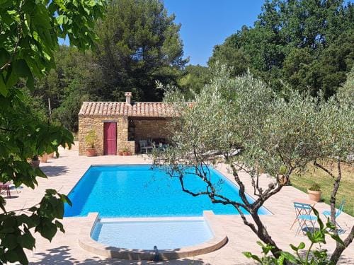 Gites Mas des rochers - Romance tropicale avec Spa Hotel in Le Beausset