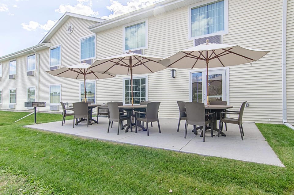 Cobblestone Inn & Suites - Guernsey Hotel in Wyoming