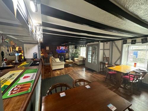 The Carpenters Arms Rooms in Broadway, Laugharne Hotel in Laugharne