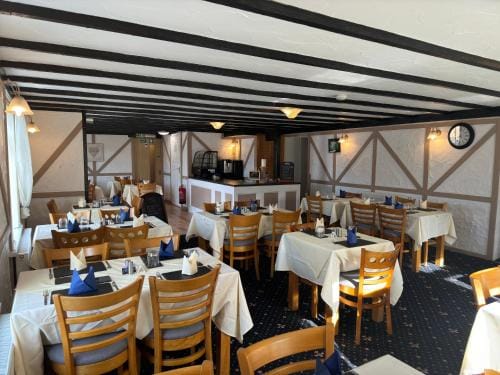 The Carpenters Arms Rooms in Broadway, Laugharne Hotel in Laugharne