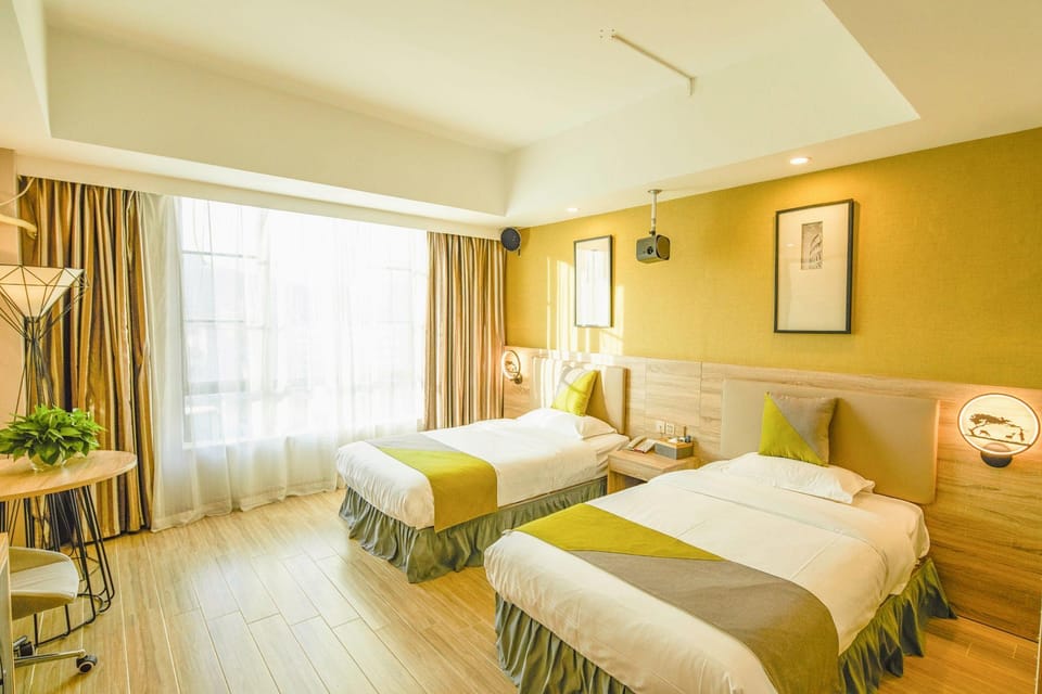 Green Tree Inn Shenzhen Buji Changlong Metro Station Hotel in Shenzhen