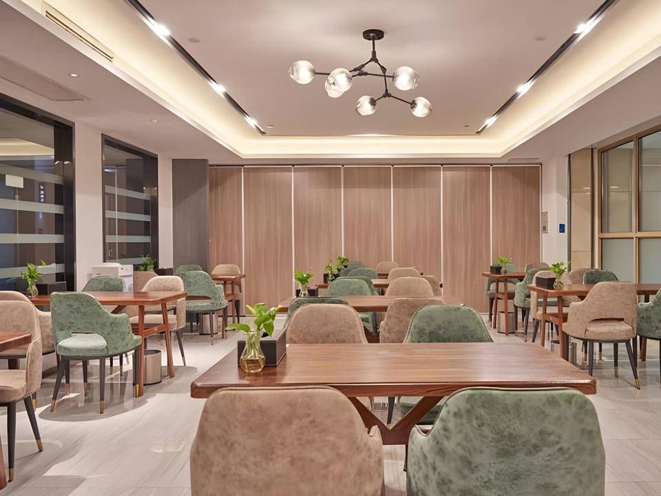 GreenTree Eastern Hotel Hefei Binhu Convention Centre Zilu Metro Station Hotel in Jiangsu