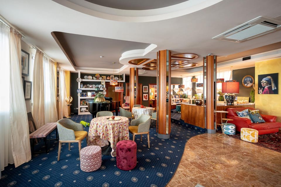 Shared lounge/TV area