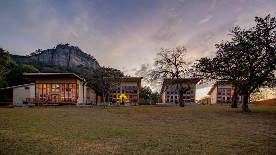Seven Bluff Cabins Hotel in Rio Grande