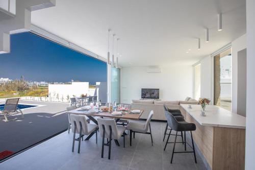 Vie Bleu 3 Bedroom Villas Hotel in Protaras