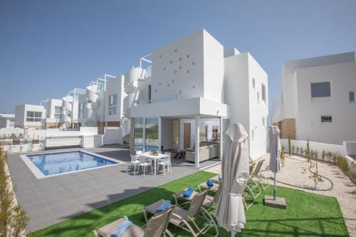 Vie Bleu 3 Bedroom Villas Hotel in Protaras