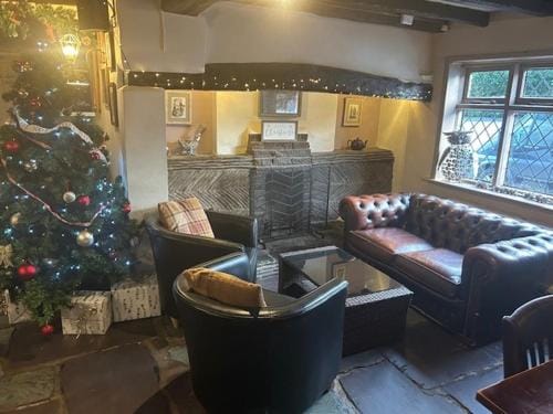 Chequers Country Inn Hotel in England