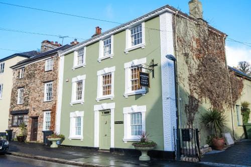The Meeting House - Atmospheric 16th Century Merchants House Hotel in Ashburton
