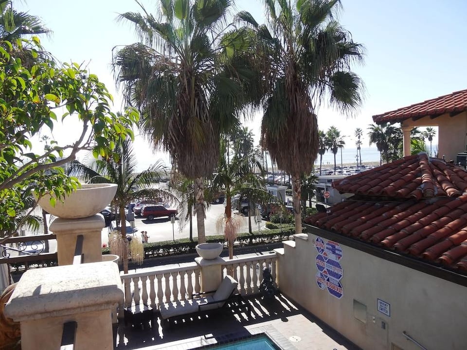 Balboa Inn, On the Beach Hotel in Balboa Peninsula