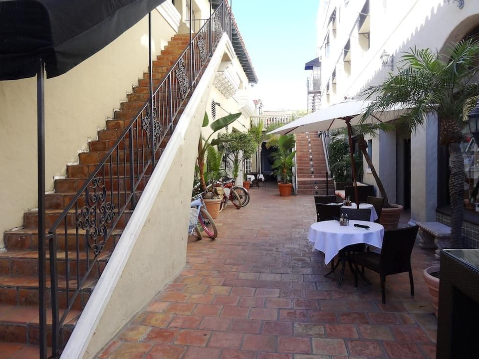 Balboa Inn, On the Beach Hotel in Balboa Peninsula