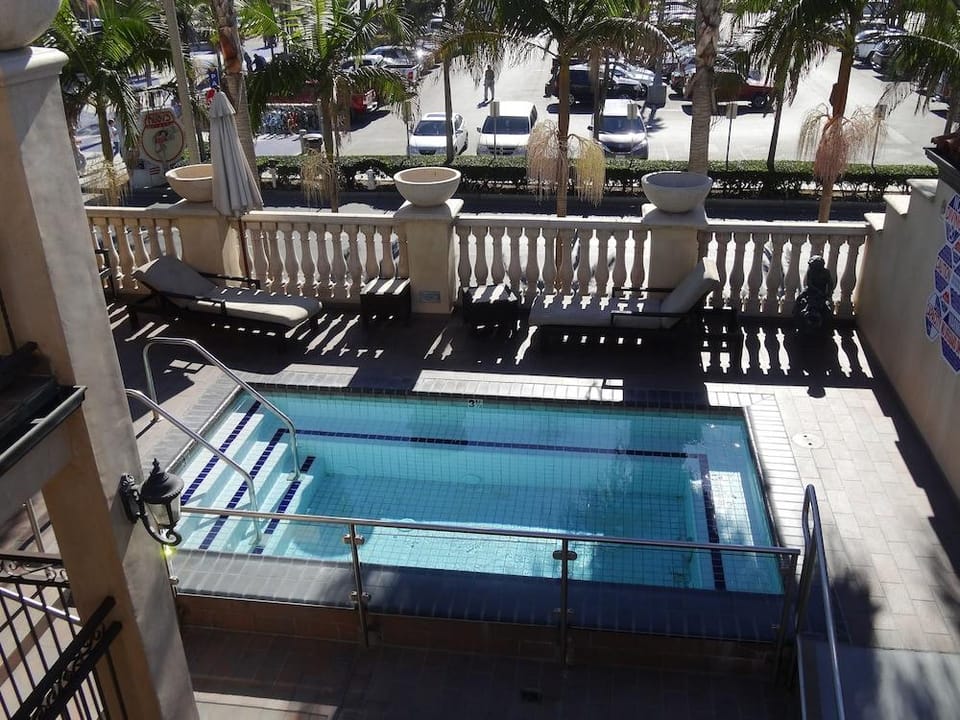 Balboa Inn Hotel in Balboa Peninsula