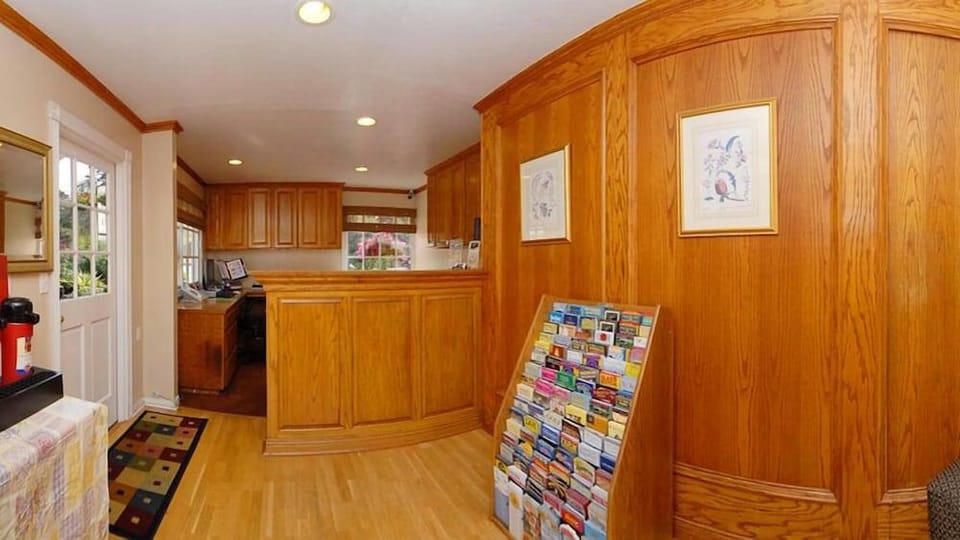 Deer Haven Inn Hotel in Pacific Grove