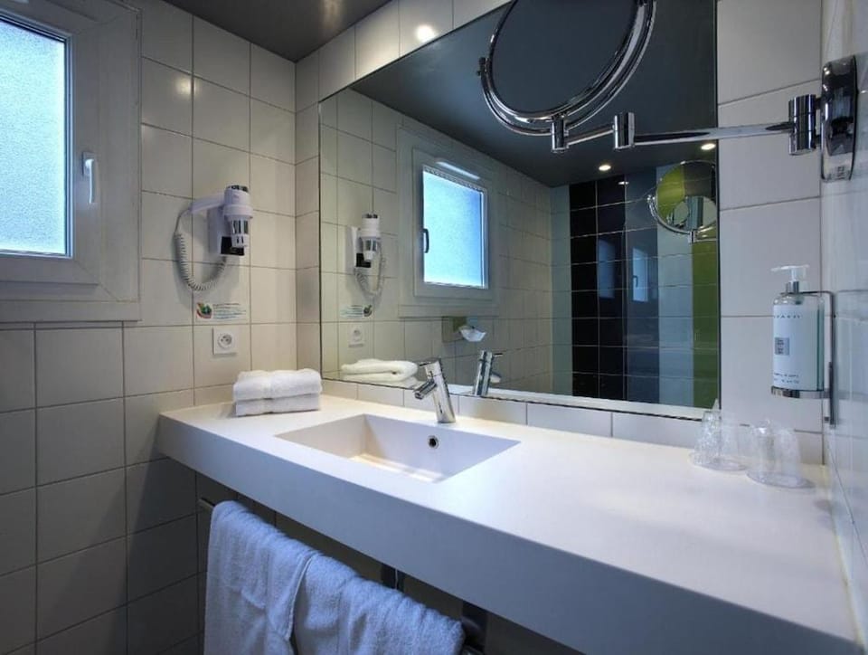 Htel Le Cinq Hyper Centre Ville Hotel in Chambery