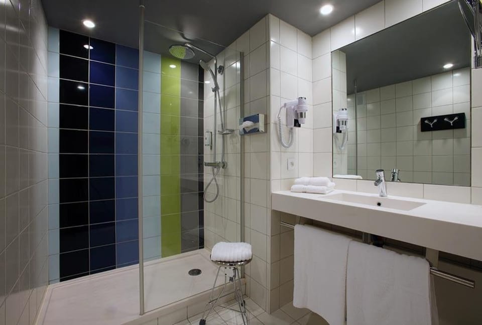 Htel Le Cinq Hyper Centre Ville Hotel in Chambery