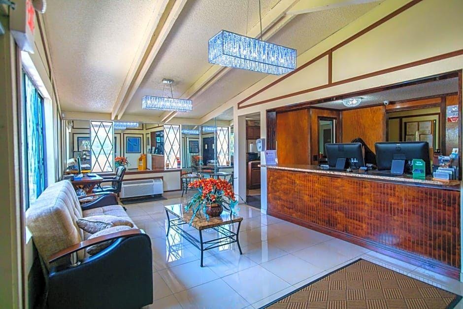 Spinnaker Inn of Naples Hotel in Collier County
