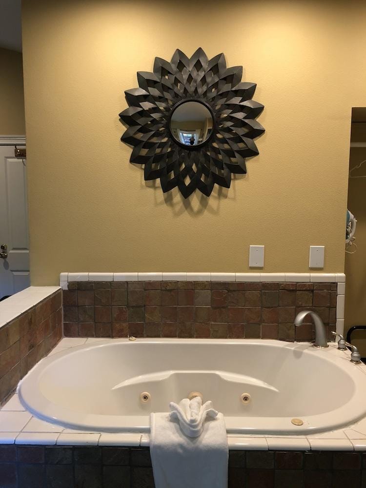 Glen Ellen Inn Hotel in Glen Ellen