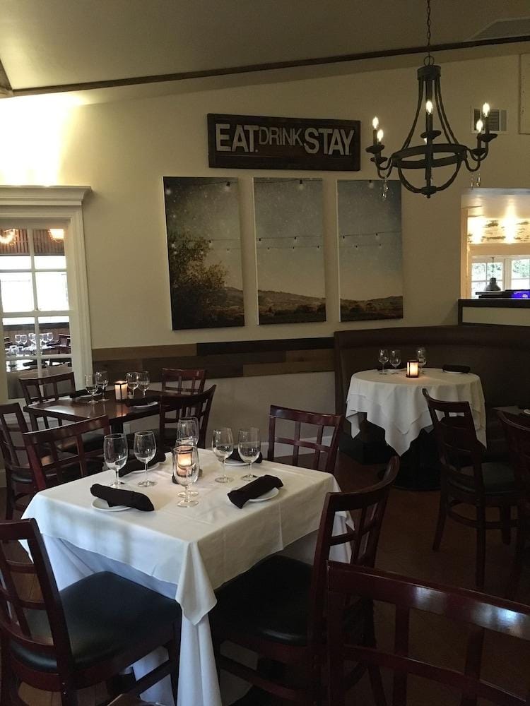 Glen Ellen Inn Hotel in Glen Ellen