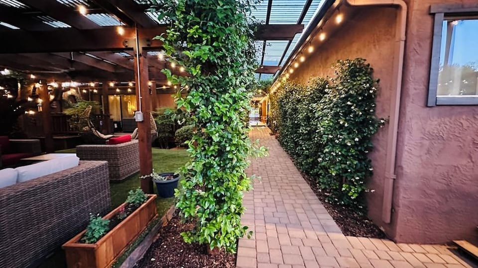Lantern Light Inn - Adults Only Hotel in Sedona
