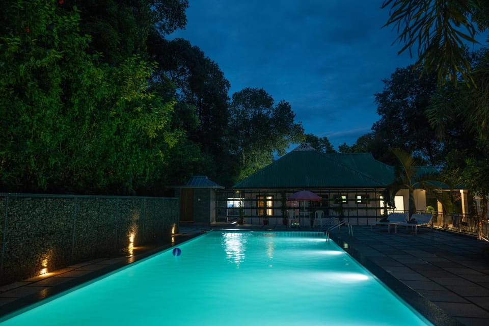 Swimming pool