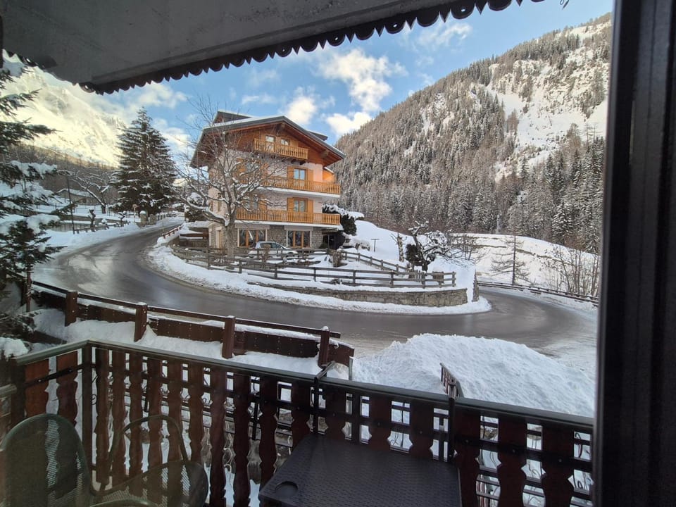 Hotel Dente Del Gigante Hotel in Aosta Valley, Italy