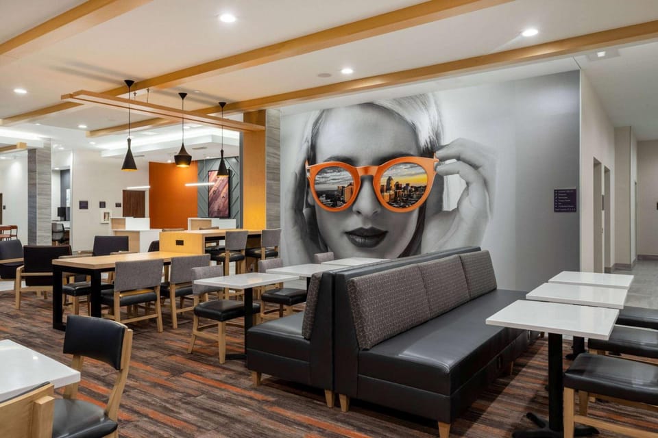 La Quinta Inn & Suites by Wyndham Pflugerville Hotel in Pflugerville