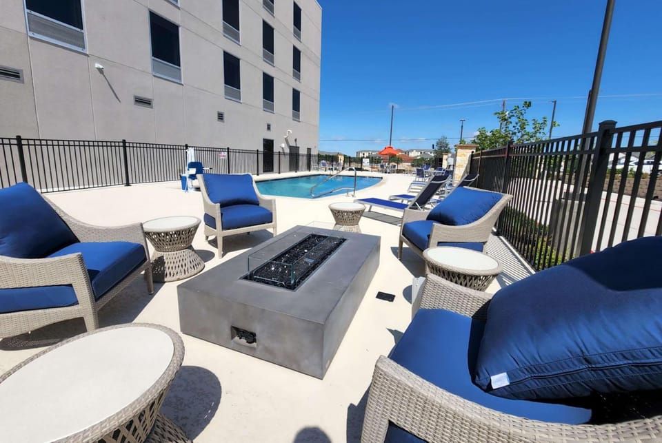 La Quinta Inn & Suites by Wyndham Pflugerville Hotel in Pflugerville