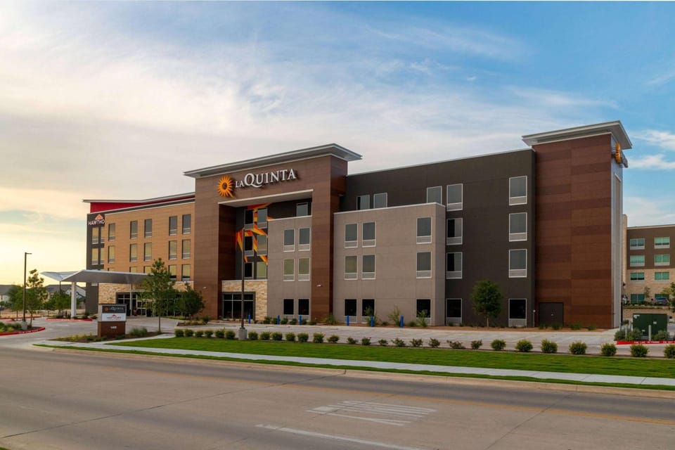 La Quinta Inn & Suites by Wyndham Pflugerville Hotel in Pflugerville