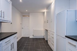 Spacious 3Bed/1Bath Pet Friendly Flat w/ Free WiFi Hotel in Harrow