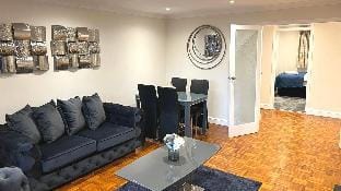 Spacious 3Bed/1Bath Pet Friendly Flat w/ Free WiFi Hotel in Harrow