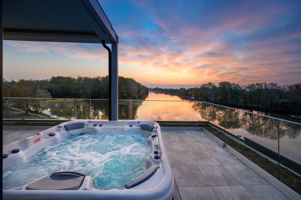 Hot tub