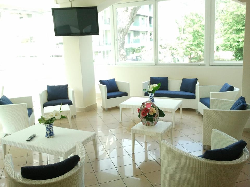 Shared lounge/TV area