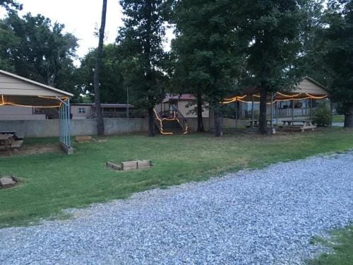 Anglers Hideaway Cabins Lodge in Lake Texoma
