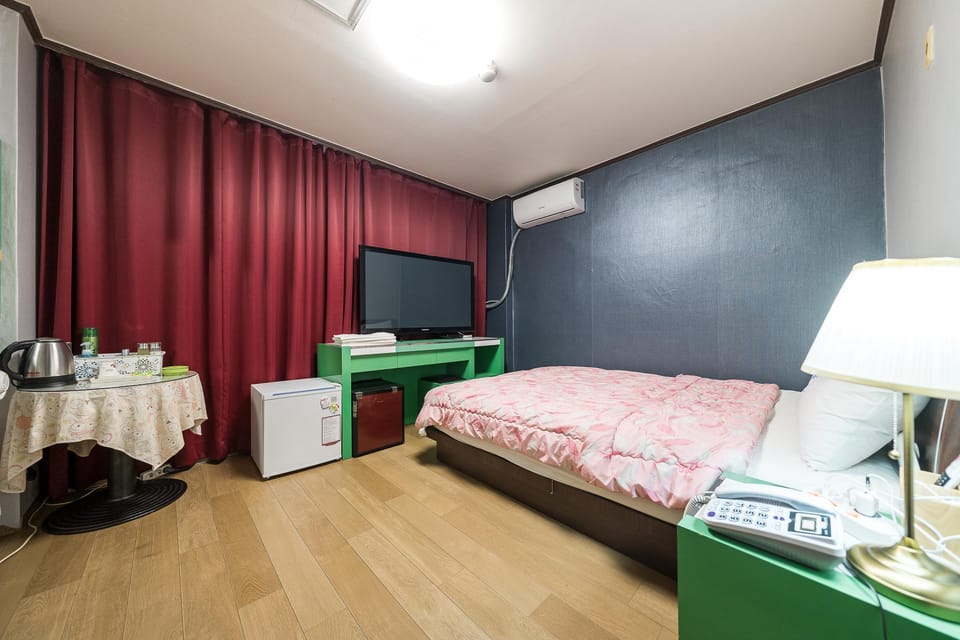 Mars Utopia Motel in Pyeongtaek-si