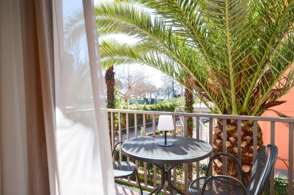 Villa Phoenix - Lake Apartments Hotel in Riva del Garda